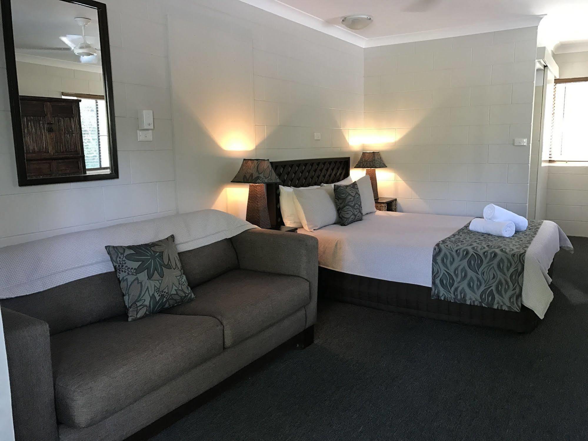 Bramston Beach Motel Buitenkant foto
